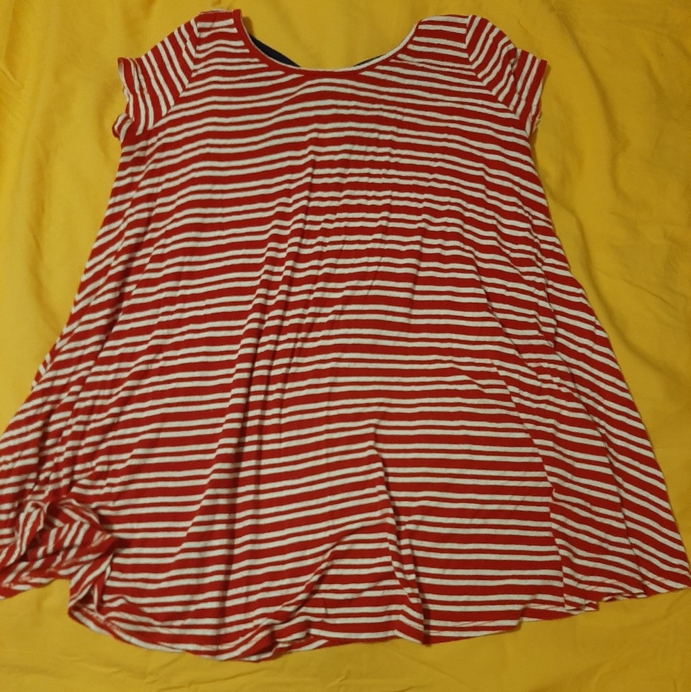 Red and white striped short sleeved top